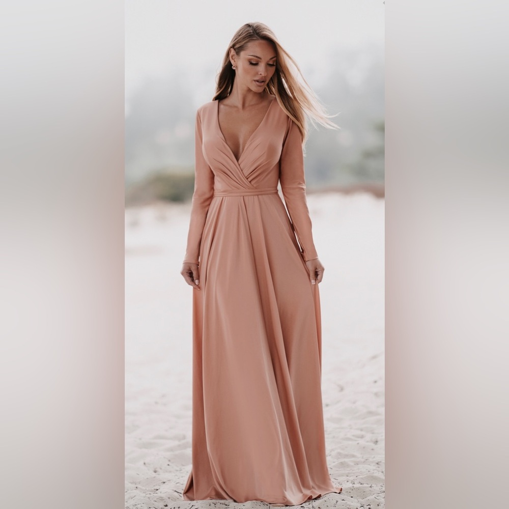 Floor length dress with long sleeves. In autumn color